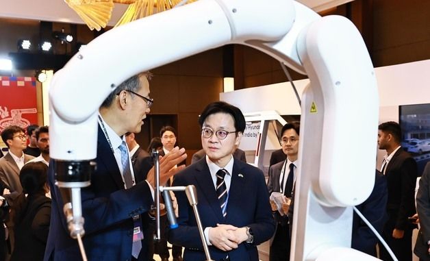 한·인도 비즈니스 파트너십 행사장 방문한 김정관 장관