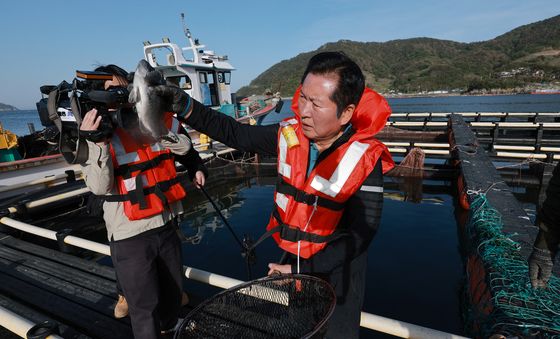 우럭 잡아보는 정청래 대표