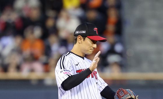 신민재, 아쉬운 송구실책