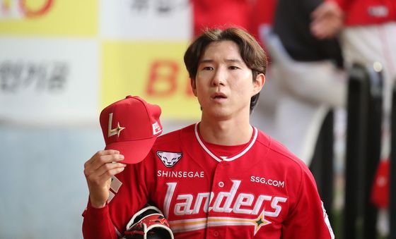 수비 준비하는 박성한