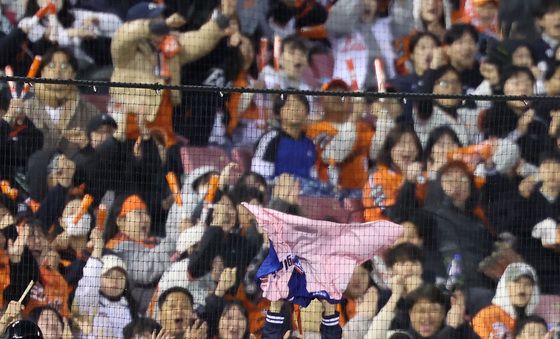 한화팬 열광하게 만드는 오지환의 포구실책