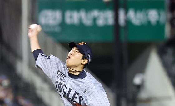 투구하는 한화 박상원