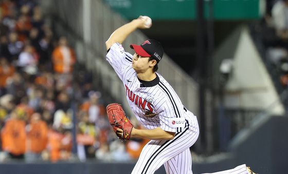 삼자범퇴로 막아내는 김영우