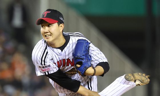 유영찬, 승리 지킨다