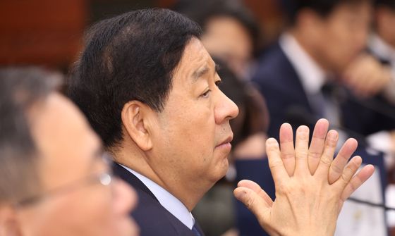 생각중인 구윤철 부총리