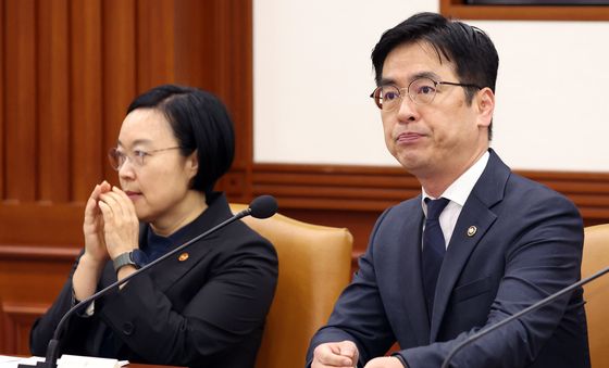 비상경제본부회의 참석하는 김민재 차관