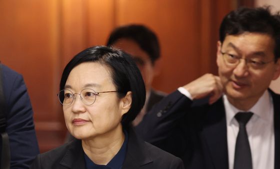 비상경제본부회의 참석하는 한성숙 장관