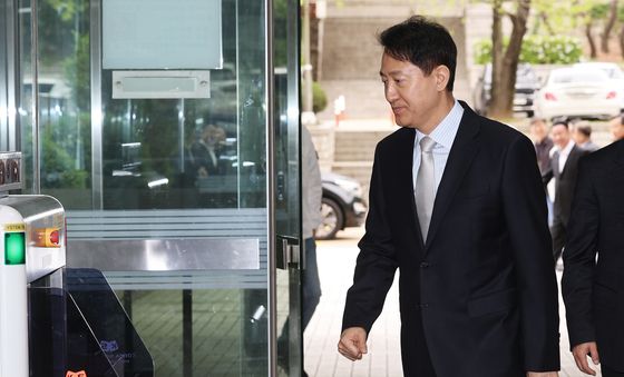 오세훈 시장, 명태균 여론조사 의혹 공판 출석