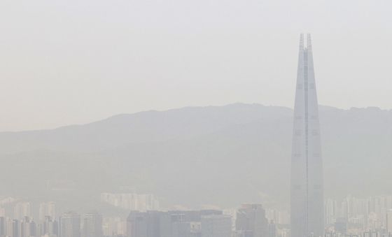 흐릿하게 보이는 서울 도심