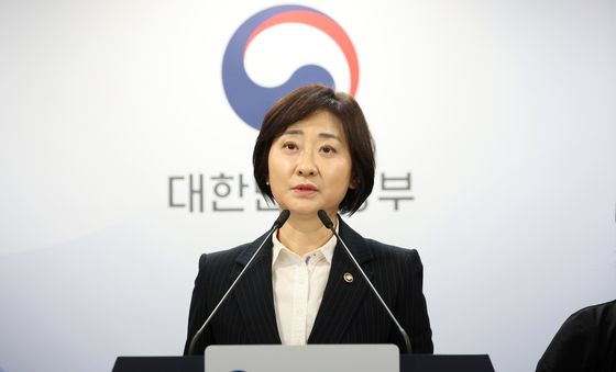 아동학대 예방 및 대응 강화방안 발표하는 이스란 차관