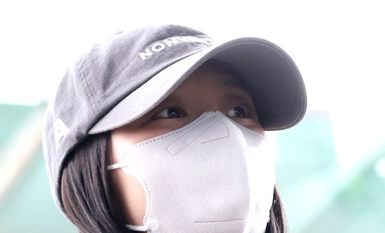 블랙핑크 지수, 친오빠 논란 속 출국