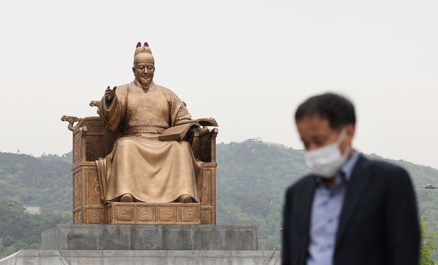 잔존 황사 속 미세먼지 '나쁨'