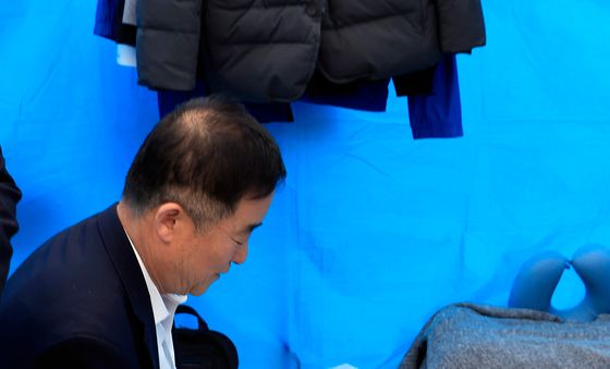 단식 12일차 안호영 의원 만난 강득구 최고위원