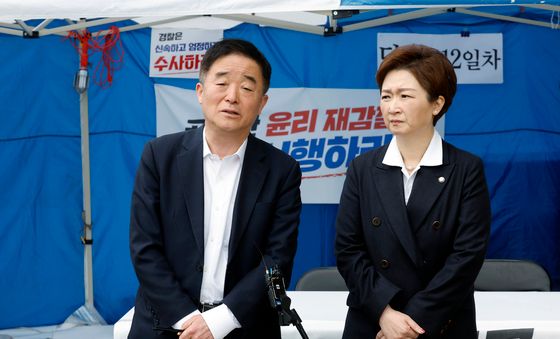안호영 의원 단식장 앞에서 기자회견 갖는 강득구·이언주 최고위원