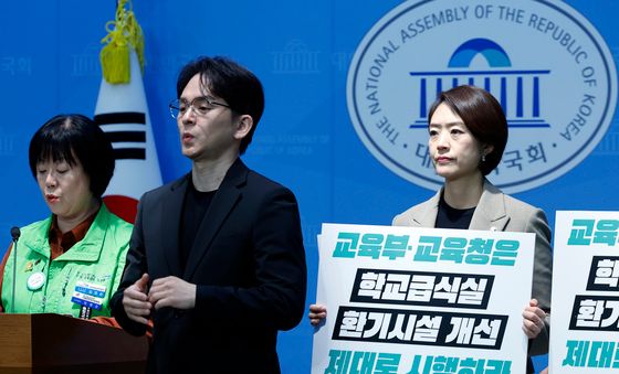 고민정 의원, 학교급식노동자 폐암 피해 신고센터 발족 기자회견 참석