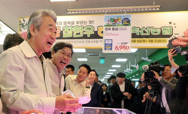 강호동 회장, 특별할인행사 매장 판매동향 점검