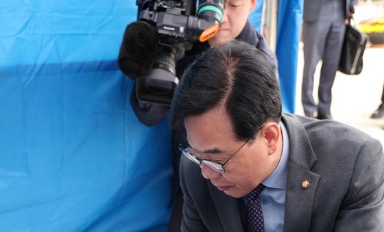 안호영 위로하는 송언석 원내대표