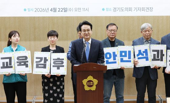 단일후보 발표 기자회견하는 안민석 후보