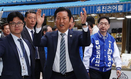 시장 상인 다시 보자 반가워하는 정청래 대표