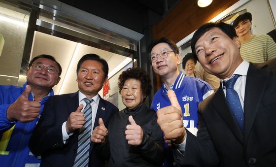 통영중앙전통시장 찾은 정청래 대표