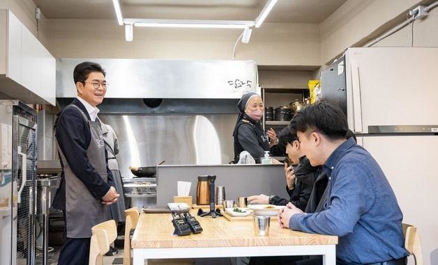 미소 짓는 정원오 서울시장 후보