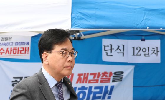 안호영 단식 농성장 나서는 송언석