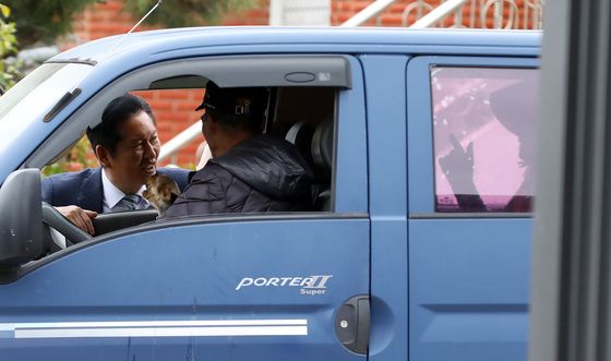 욕지도 주민들과 대화하는 정청래 대표