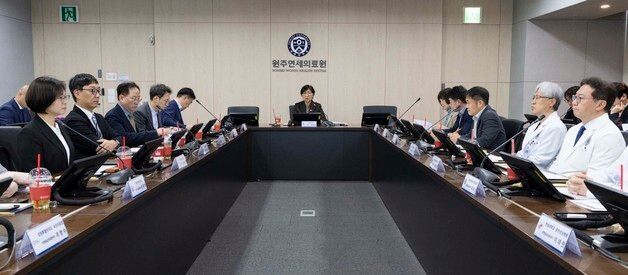 정은경 장관, 강원도 응급환자 이송체계 점검 간담회