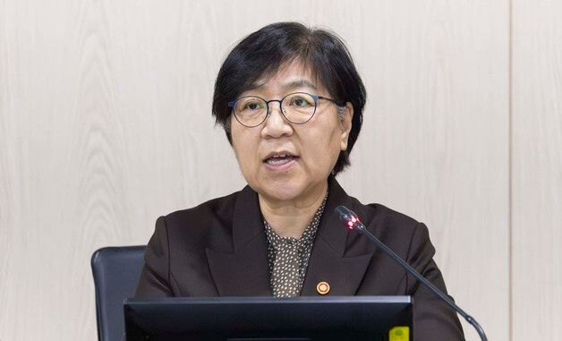 발언하는 정은경 장관