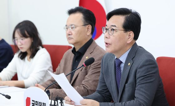 기자간담회 모두발언하는 송언석 원내대표