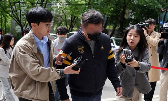 '인플루언서 수사 무마' 사건 청탁 재력가 영장심사 출석