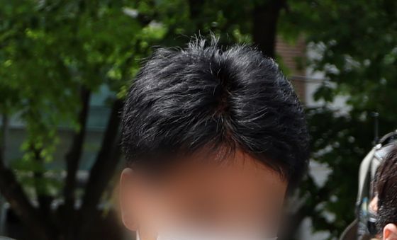 '인플루언서 수사 무마' 혐의 현직 경찰 영장심사 출석