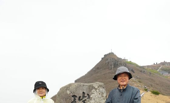 무등산 서석대 오른 문재인 전 대통령