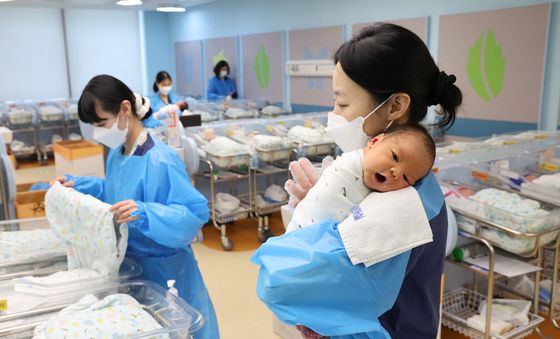 혼인·30대 출산 증가로 2월 출생아 2.2만명