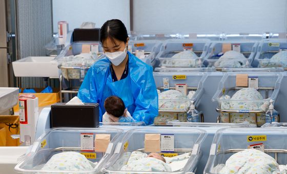 가득 찬 신생아실