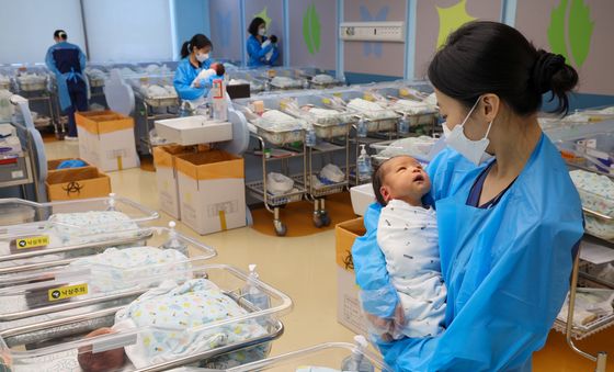 혼인 증가·합계출산율 증가로 2월 출생아 수 '13.6% 증가'