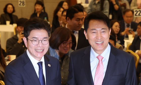 인사하는 오세훈 서울시장·정원오 민주당 서울시장 후보