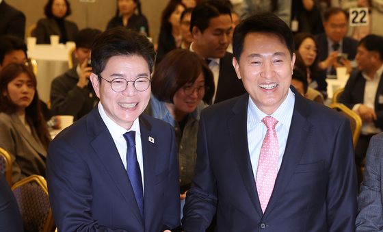 악수하는 오세훈·정원오