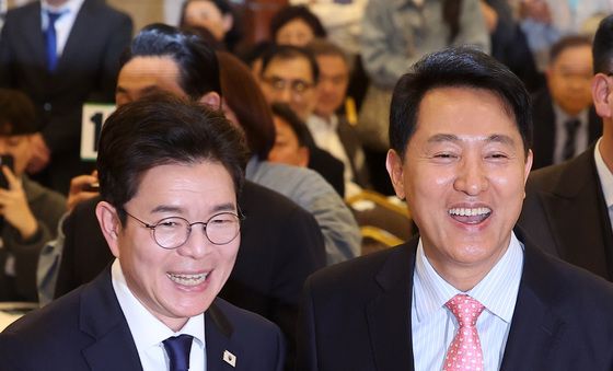 인사하는 오세훈 서울시장·정원오 민주당 서울시장 후보