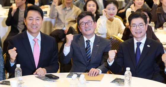 파이팅하는 오세훈·정원오