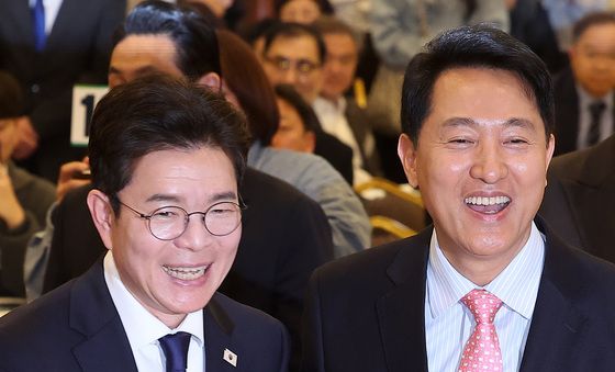 악수하는 여야 서울시장 후보