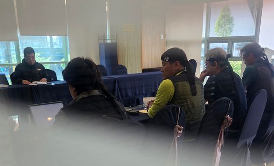 실무교섭상견례하는 화물연대와 BGF로지스