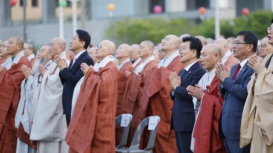'평화와 화합의 보현사 탑등' 봉축점등식