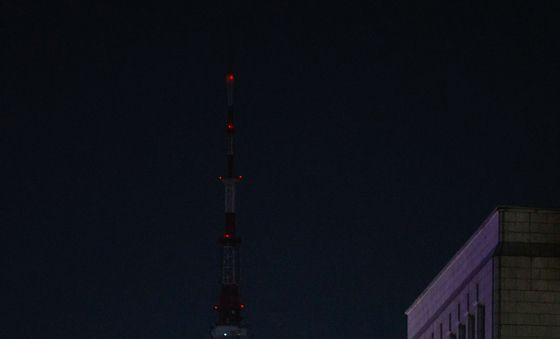 불 꺼진 남산타워