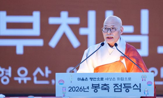 점등사하는 진우스님