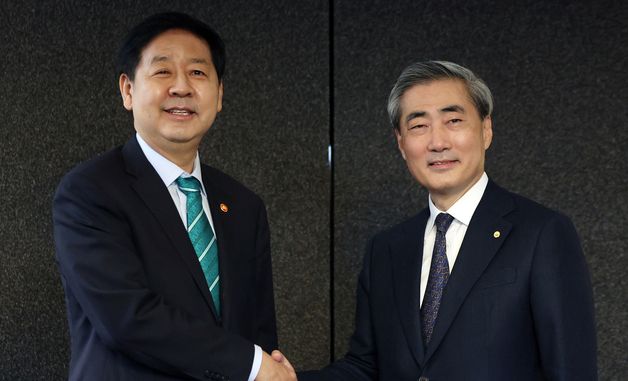 첫 만남 갖는 구윤철 부총리와 신현송 한은 총재