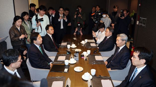 조찬회동하는 한국 경제수장들