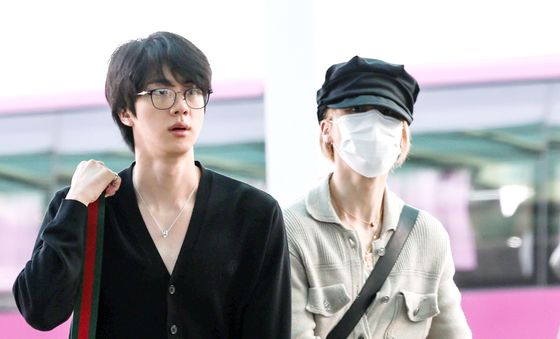 출국하는 BTS 진과 지민