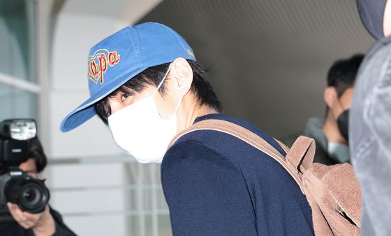 출국하는 방탄소년단 뷔