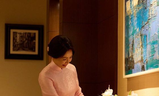 아오자이 선물 받은 김혜경 여사